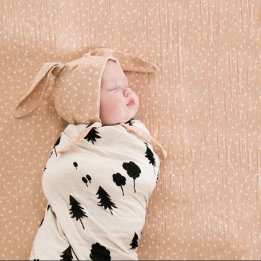🔴ISO Rylee + Cru / Ellie Funday collab swaddle.🔴